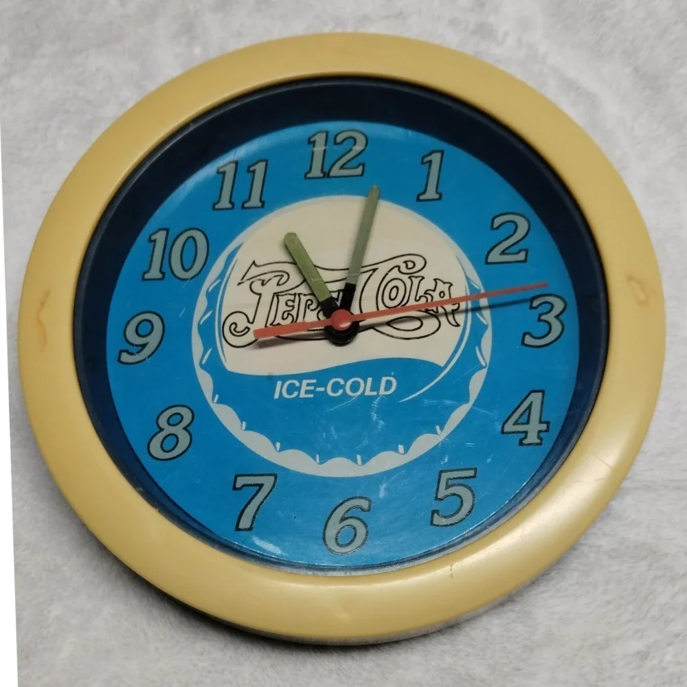 Pepsi Cola Wall Clock‎ Ice-Cold Bottle Cap Design Vintage Style Decor
